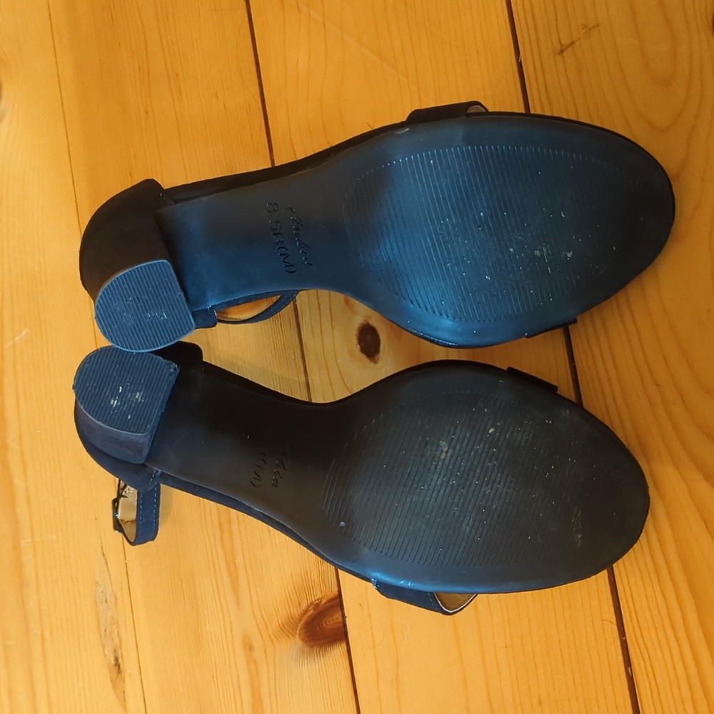 Black strap heels - Picture 3 of 4